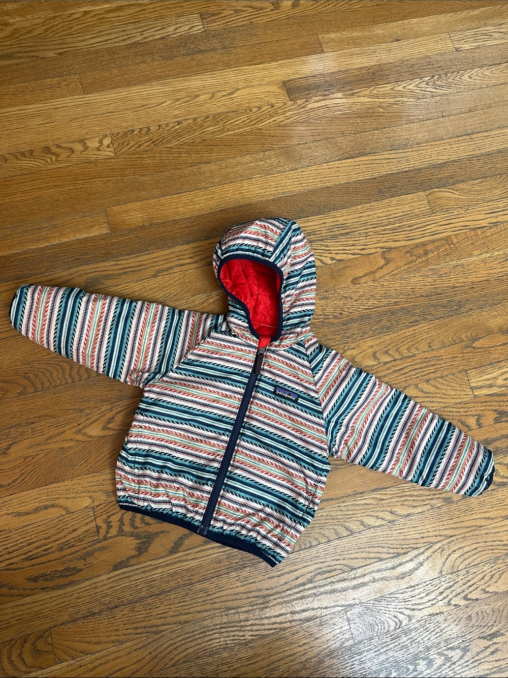 Patagonia Red puffer Hooded Kids Jacket 2T EUC - Picture 2 of 5